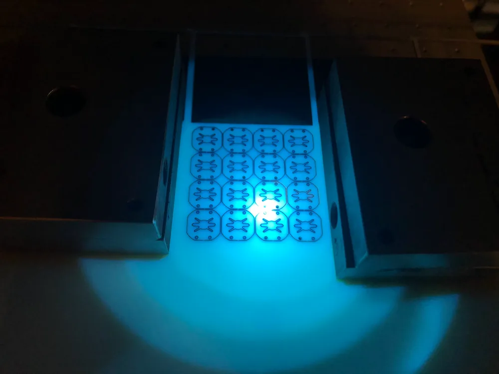 Precizen laserski razrez FR4 plošč